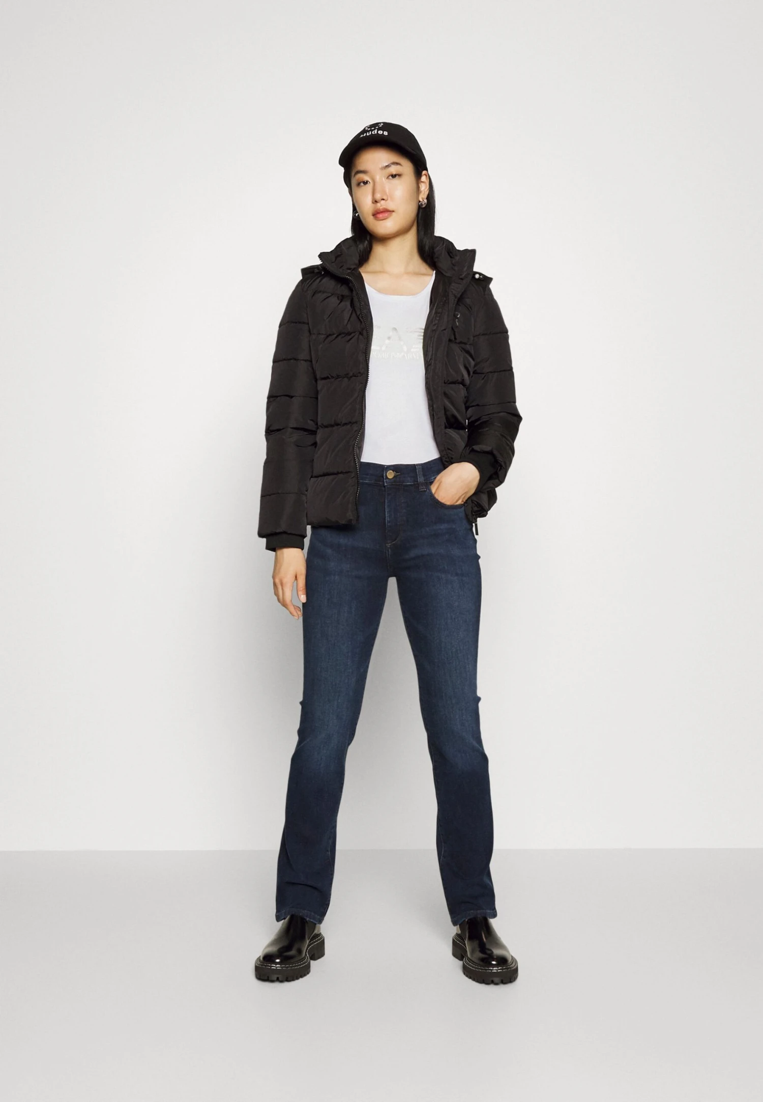 EA7 Emporio Armani Print T-Shirt - White/Gold 4 EA7 Emporio Armani Print T-Shirt - White/Gold - Image 2