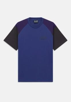 EA7 Emporio Armani TRAIN ATHLETIC BLOCK TEE - Basic T-shirt - Ponderosa Pine 18 EA7 Emporio Armani TRAIN ATHLETIC BLOCK TEE - Basic T-shirt - Ponderosa Pine -Total Wear Store c59e2efb402f43d983ceb83b558ecbca 1