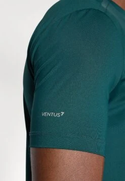 EA7 Emporio Armani TENNIS PRO TEE - Sports T-shirt - Ponderosa Pine -Total Wear Store c5e749e1bcbd4c259641785858bc0e8e