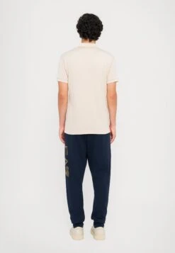 EA7 Emporio Armani TRAIN LABEL - Polo Shirt - Rainy Day -Total Wear Store c697f3bf43e649cbbd807011fee280de