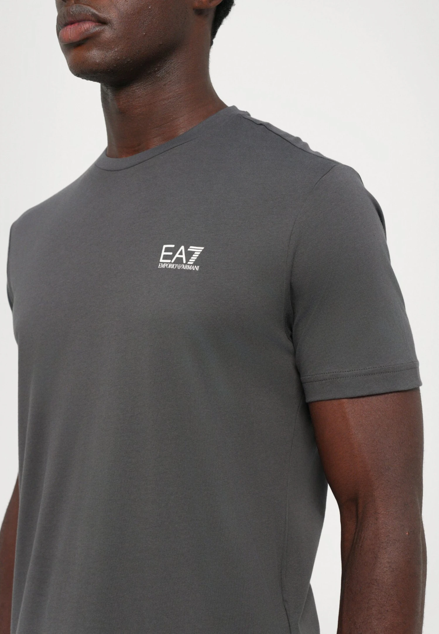 EA7 Emporio Armani TRAIN LOGO SERIES TEE EXTENDED LOGO - Print T-shirt - Asphalt 9 EA7 Emporio Armani TRAIN LOGO SERIES TEE EXTENDED LOGO - Print T-shirt - Asphalt - Image 7
