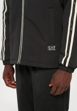 EA7 Emporio Armani TRAIN LOGO SERIES TAPE JACKET UNISEX - Outdoor Jacket - Black/silver-coloured -Total Wear Store cc5b3f71401745db90534225b6b7c27a