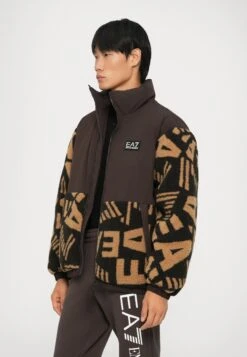 EA7 Emporio Armani MOUNTAIN JACKET LOGO - Winter Jacket - Chocolate Torte -Total Wear Store cdc434d84f7a4c62a86d6d7b8483c554