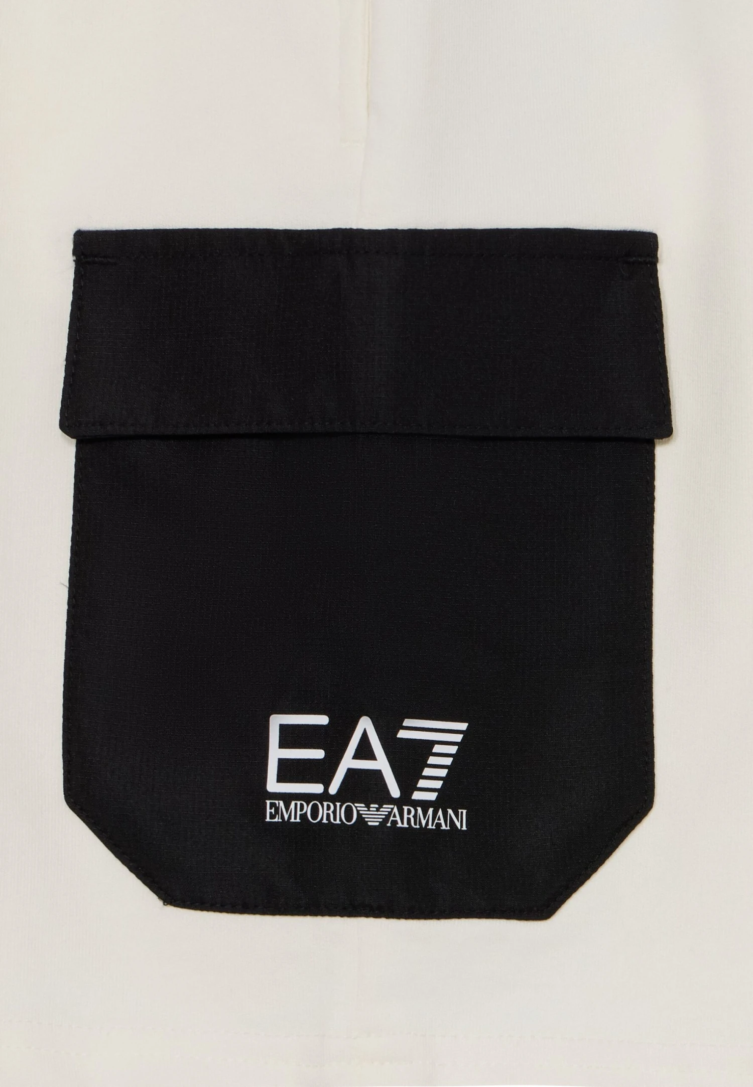 EA7 Emporio Armani UNISEX - Shorts - Star White 5 EA7 Emporio Armani UNISEX - Shorts - Star White - Image 3