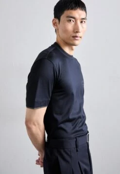 Emporio Armani Basic T-shirt - Blu Navy -Total Wear Store ce8d4b27b5ba4e9086c8855790e14547