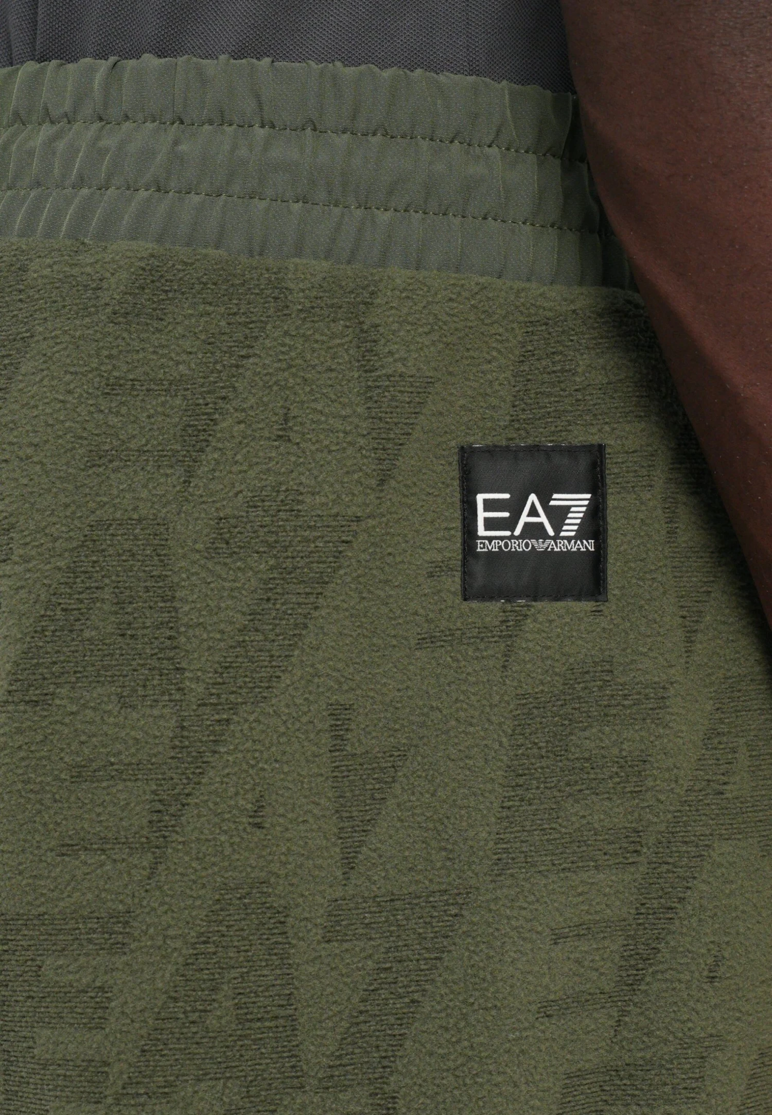 EA7 Emporio Armani TRAIN LOGO SERIES PANTS - Tracksuit Bottoms - Beetle 9 EA7 Emporio Armani TRAIN LOGO SERIES PANTS - Tracksuit Bottoms - Beetle - Image 7