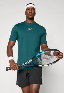 EA7 Emporio Armani TENNIS PRO TEE - Sports T-shirt - Ponderosa Pine -Total Wear Store cf68b853a31947799a2778257f130965