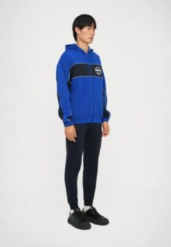 EA7 Emporio Armani TRAIN LOGO SERIES PIPING HOODIE - Zip-up Sweatshirt - Surf The Web -Total Wear Store d06cf50fc6554c9d9772d4eb4a66d65c