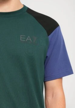 EA7 Emporio Armani TRAIN ATHLETIC BLOCK TEE - Basic T-shirt - Ponderosa Pine 17 EA7 Emporio Armani TRAIN ATHLETIC BLOCK TEE - Basic T-shirt - Ponderosa Pine -Total Wear Store d09d801e85e44242867a690e34829d0d