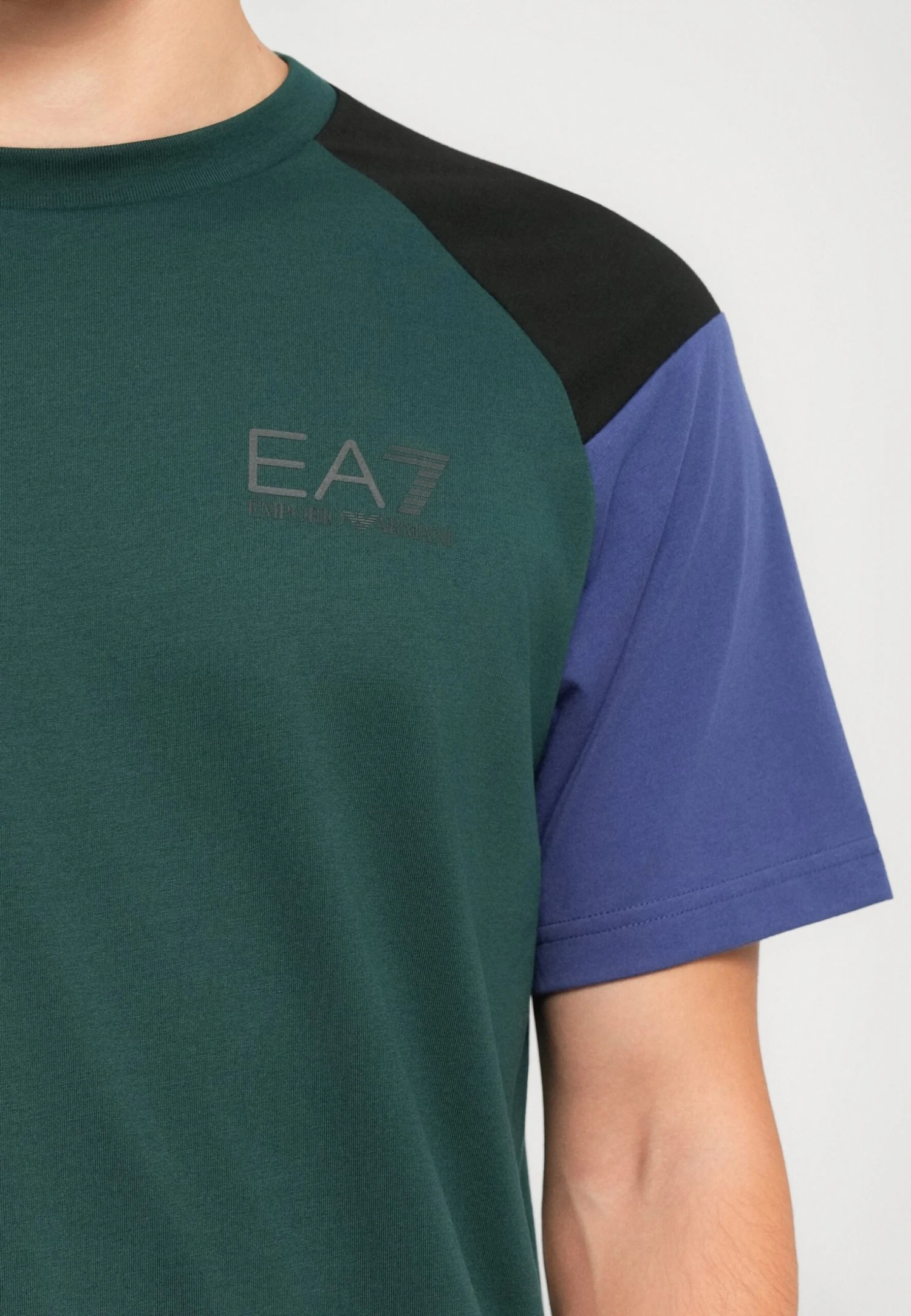 EA7 Emporio Armani TRAIN ATHLETIC BLOCK TEE - Basic T-shirt - Ponderosa Pine 9 EA7 Emporio Armani TRAIN ATHLETIC BLOCK TEE - Basic T-shirt - Ponderosa Pine - Image 7