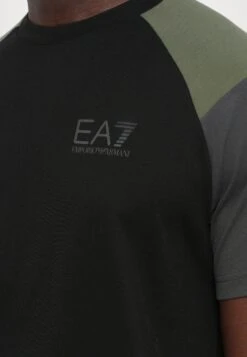 EA7 Emporio Armani TRAIN ATHLETIC BLOCK TEE - Basic T-shirt - Black -Total Wear Store d1637d52fe7842bf95979bc26eb430d9