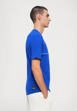 EA7 Emporio Armani Print T-shirt - Surf The Web -Total Wear Store d21336707ab74d19bbe2fe8b7ebe1dcd