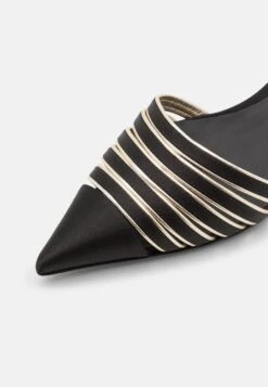 Emporio Armani Classic Heels - Nero/Platino -Total Wear Store d3e8fcc0cd644c63a4ab34b94478724b