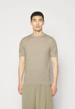 Emporio Armani Basic T-Shirt - F.Verde Milit -Total Wear Store d5adb8f369284155ab265ca7bbd8f2f5