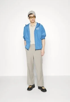 EA7 Emporio Armani Windbreaker - Blau -Total Wear Store d61b46fda8d04c9a99dd58b37483ff1d