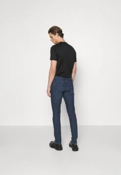 Emporio Armani Pockets Pant - Slim Fit Jeans - Blu Navy Chiaro -Total Wear Store d64299f3982d4e059bc67eccb3e1a5ca