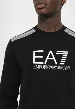 EA7 Emporio Armani TRAIN LINES - Sweatshirt - Black Beauty 17 EA7 Emporio Armani TRAIN LINES - Sweatshirt - Black Beauty -Total Wear Store d6a523ad3131432290c119926a0dbc5e