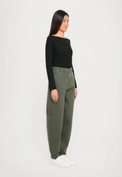 Emporio Armani PANT - Mom Jeans - Khaki -Total Wear Store d6c8169ff2914cf19e82ef14a0704c9c