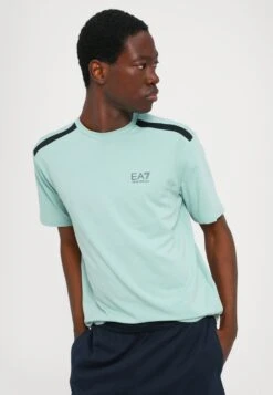 EA7 Emporio Armani TRAIN VISIBILITY - Shorts - Blue/cream -Total Wear Store d90ba80485424ca585ecd9dce1be71d7