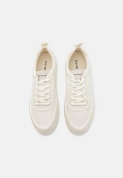 Emporio Armani SHOES - Trainers - Off-white -Total Wear Store db4900c5a95f46bb9ec7eb3054f56911