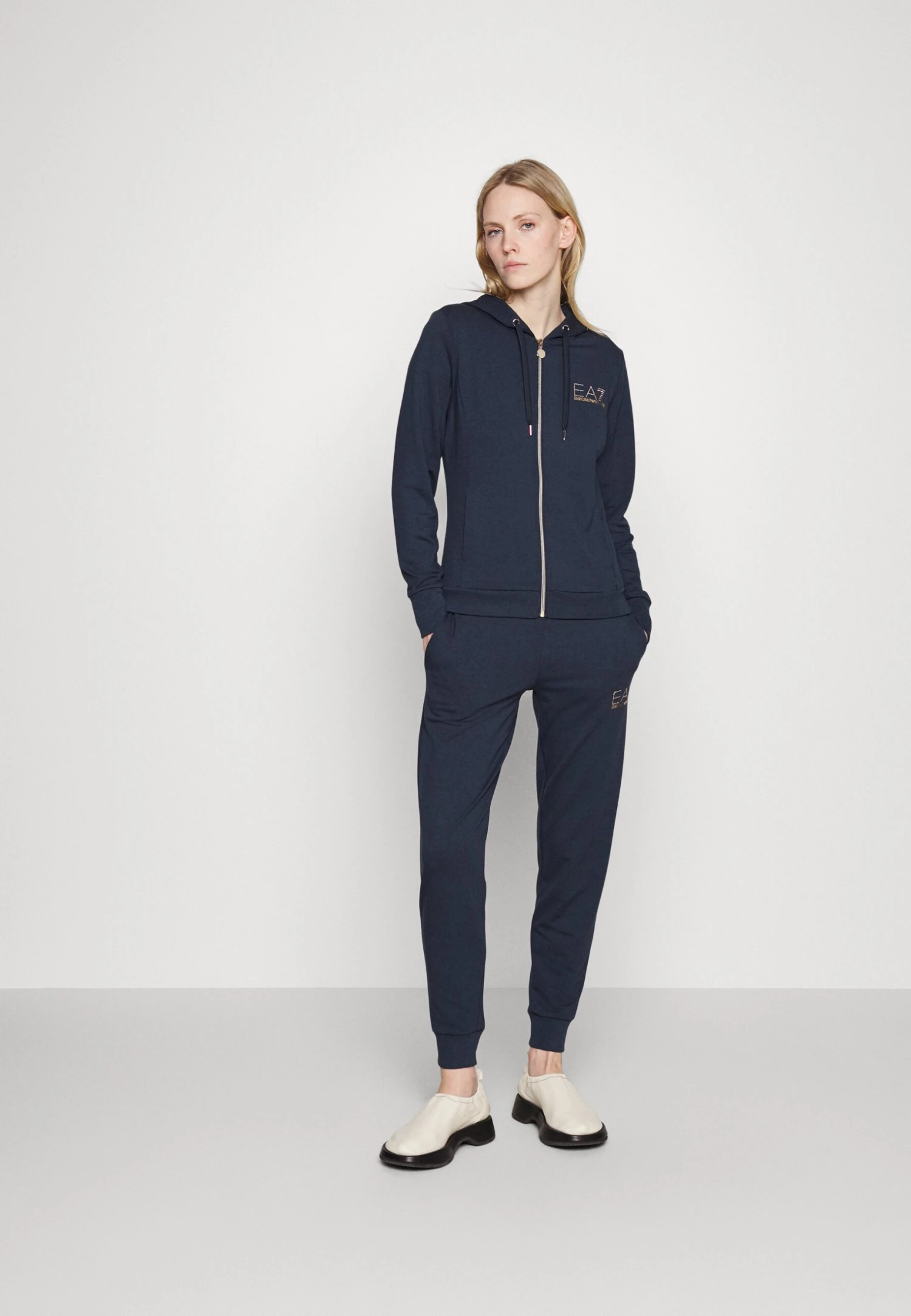 EA7 Emporio Armani Set - Tracksuit - Navy/Gold 3 EA7 Emporio Armani Set - Tracksuit - Navy/Gold