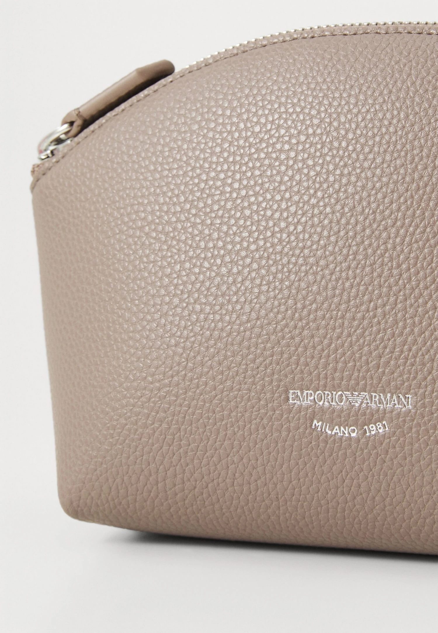 Emporio Armani BEAUTY CASE - Wash Bag - Taupe 6 Emporio Armani BEAUTY CASE - Wash Bag - Taupe - Image 4
