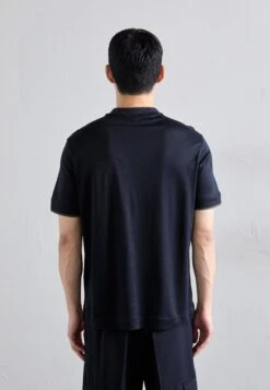 Emporio Armani Basic T-shirt - Blu Navy -Total Wear Store dd3a26535f684afb9e54e027a9b4a0ae