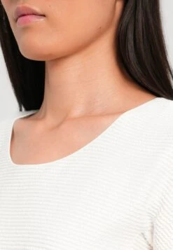 Emporio Armani Basic T-shirt - Warm White -Total Wear Store dd6a15b075ac4aae9c49130ce4f3bf4b