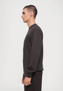 EA7 Emporio Armani TRAIN CORE UNISEX - Sweatshirt - Chocolate Torte -Total Wear Store ddc3b74f46b44009b9a241c602130a6b