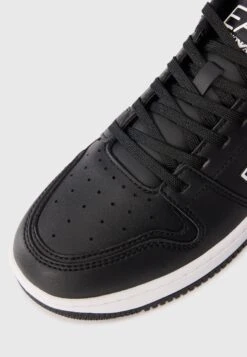EA7 Emporio Armani SLASHER UNISEX - Trainers - Black/white -Total Wear Store e0933627d2124fcfb2c0ad2bf9a95211