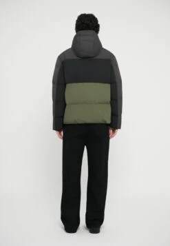 EA7 Emporio Armani TRAIN ATHLETIC COLOUR BLOCK PADDED JACKET - Winter Jacket - Beetle -Total Wear Store e0e6334c286a4c6faab5b3ed80c89015