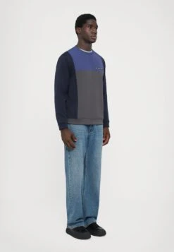 EA7 Emporio Armani TRAIN ATHLETIC - Sweatshirt - Blue 14 EA7 Emporio Armani TRAIN ATHLETIC - Sweatshirt - Blue -Total Wear Store e18f1c7e90084ce1b0eee57ae690c399