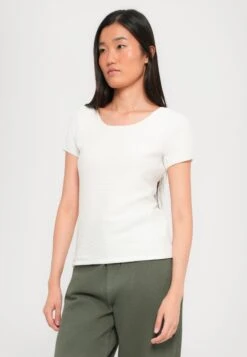 Emporio Armani Basic T-shirt - Warm White -Total Wear Store e36e97af2b0048518ecc4861a0c82cd2