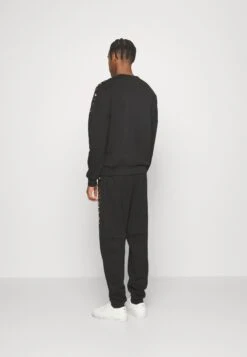 EA7 Emporio Armani Sweatshirt - Nero -Total Wear Store e42ede5bb64b41a6823c81e390208a86