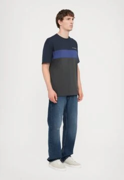 EA7 Emporio Armani TRAIN ATHLETIC TEE - Print T-shirt - Armani Blue -Total Wear Store e555b6daa9a343908bb3d90115bb83ce