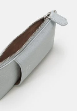 Emporio Armani Porta Cellulare - Wallet - Polvere Dust -Total Wear Store e578f900e87748489bde3381c3b40dc0