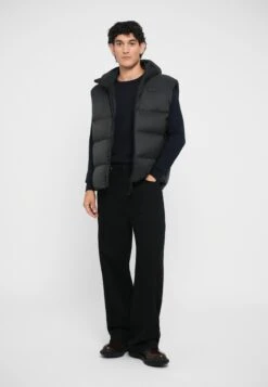 EA7 Emporio Armani MOUNTAIN POLAR VEST - Waistcoat - Black -Total Wear Store e5979c23b3234dcbbe8017d13a98de01
