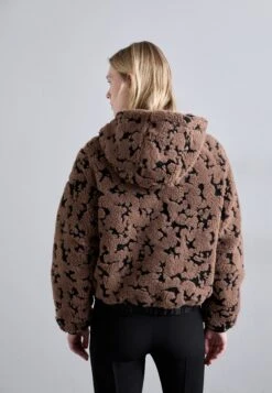 EA7 Emporio Armani JACKET - Fleece Jacket - Fancy Brownie -Total Wear Store e60e51a388ec4d8f8f5cf5ba5afd832d