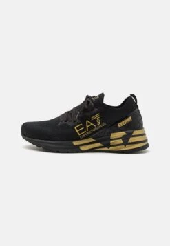 EA7 Emporio Armani Crusher Distance Unisex - Trainers - Triple Black/Gold