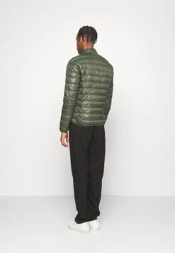 EA7 Emporio Armani Down Jacket - Verde Scuro -Total Wear Store e7e84af05dd64d0fb0924ddb0574c517