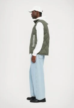 EA7 Emporio Armani MOUNTAIN QUILTED VEST - Waistcoat - Beetle 16 EA7 Emporio Armani MOUNTAIN QUILTED VEST - Waistcoat - Beetle -Total Wear Store e878e2a95db04971a2db77a4bbf60812