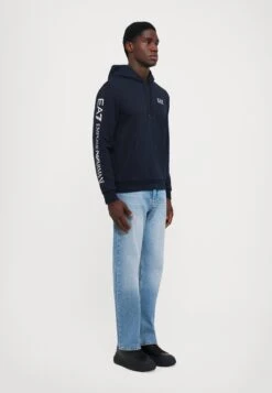 EA7 Emporio Armani TRAIN LOGO SERIES HOODIE EXTENDED - Hoodie - Armani Blue/white -Total Wear Store e8aa174fa7de4e83a657ac02bdbc2e6f