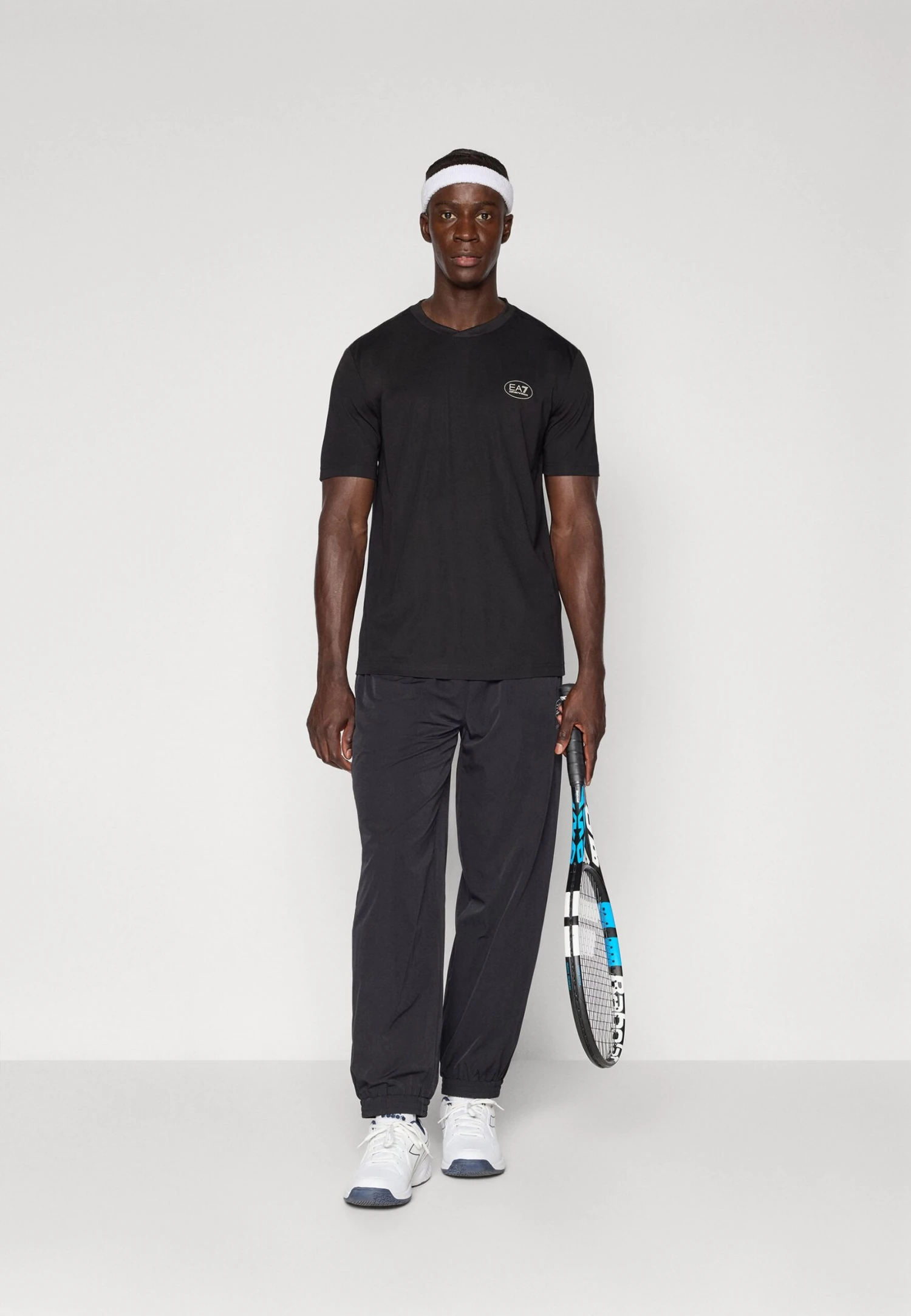 EA7 Emporio Armani TENNIS CLUB TEE - Basic T-shirt - Black 4 EA7 Emporio Armani TENNIS CLUB TEE - Basic T-shirt - Black - Image 2