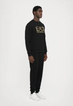 EA7 Emporio Armani TRAIN LOGO - Sweatshirt - Black -Total Wear Store e8f8765572af491f9ffd28dfb6e52aec