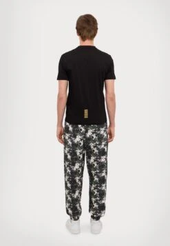 EA7 Emporio Armani TRAIN CORE TEE - Basic T-shirt - Black -Total Wear Store e9c7cd25224142c7bd569bcb266bb735