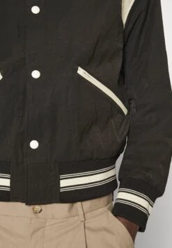 Emporio Armani Bomber Jacket - Nero 19 Emporio Armani Bomber Jacket - Nero -Total Wear Store eaff86b0adfd41daa98cb1741aded7a1