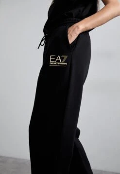 EA7 Emporio Armani TROUSER - Tracksuit Bottoms - Black/gold-coloured 12 EA7 Emporio Armani TROUSER - Tracksuit Bottoms - Black/gold-coloured -Total Wear Store ebdbc597387842c0aa0a25d55078f211