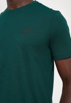 EA7 Emporio Armani TRAIN CORE TEE - Basic T-shirt - Ponderosa Pine 28 EA7 Emporio Armani TRAIN CORE TEE - Basic T-shirt - Ponderosa Pine -Total Wear Store eec8ee1e3f444340878769ca7ea4e8b5