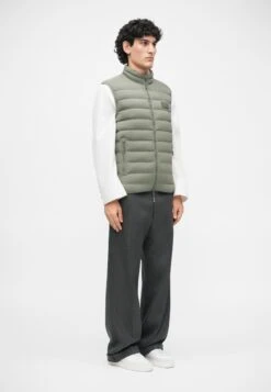 EA7 Emporio Armani MOUNTAIN - Waistcoat - Mulled Basil 15 EA7 Emporio Armani MOUNTAIN - Waistcoat - Mulled Basil -Total Wear Store ef85c7ebdf5e4e84a9a63697427c6fbd