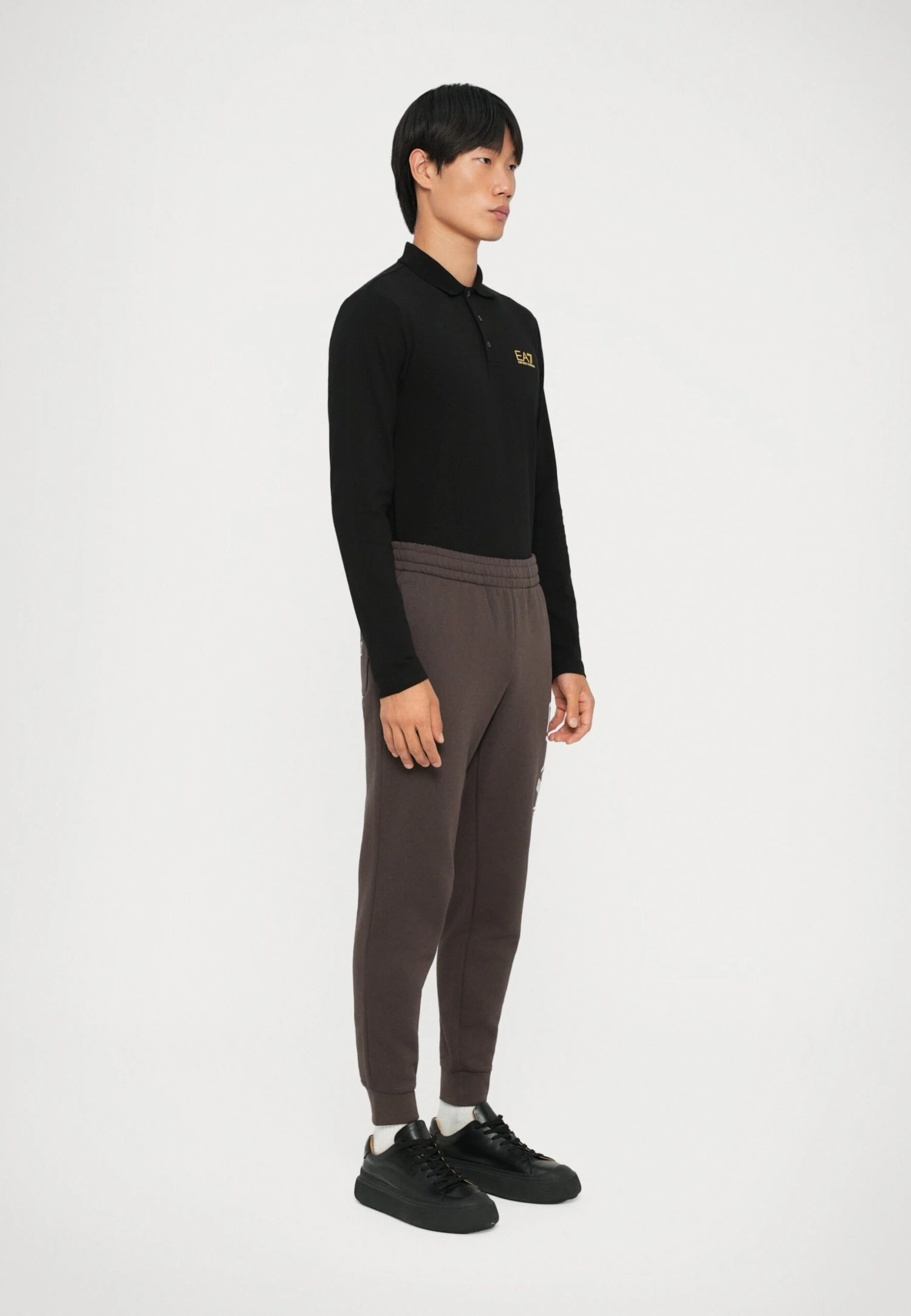 EA7 Emporio Armani TRAIN LOGO SERIES PANTS - Tracksuit Bottoms - Chocolate Brown 6 EA7 Emporio Armani TRAIN LOGO SERIES PANTS - Tracksuit Bottoms - Chocolate Brown - Image 4